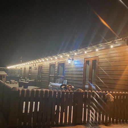 Fairview Farm Holiday Accommodation 14 Luxury Lodges, Cabins, Dog Friendly, Suitable For Couples, Families And Groups, Wedding Guests , Corporate Events, Sleeps 2-65 Guests In Ravenshead, Nottingham Near Sherwood Forest, Set In 88 Acres エクステリア 写真