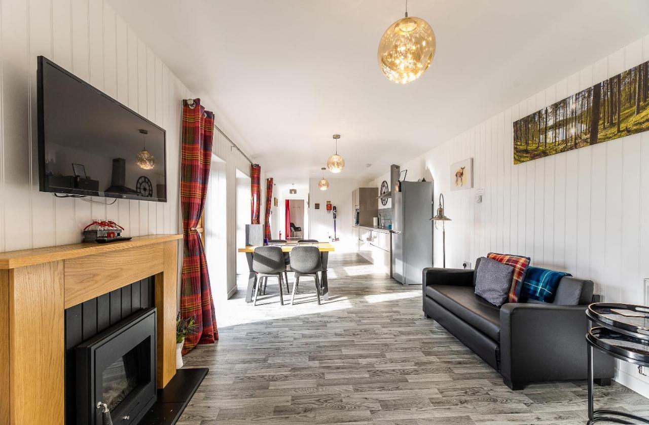 Fairview Farm Holiday Accommodation 14 Luxury Lodges, Cabins, Dog Friendly, Suitable For Couples, Families And Groups, Wedding Guests , Corporate Events, Sleeps 2-65 Guests In Ravenshead, Nottingham Near Sherwood Forest, Set In 88 Acres エクステリア 写真