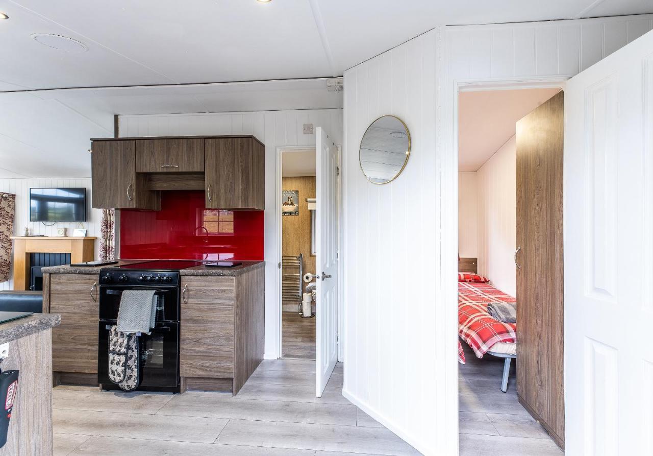 Fairview Farm Holiday Accommodation 14 Luxury Lodges, Cabins, Dog Friendly, Suitable For Couples, Families And Groups, Wedding Guests , Corporate Events, Sleeps 2-65 Guests In Ravenshead, Nottingham Near Sherwood Forest, Set In 88 Acres エクステリア 写真