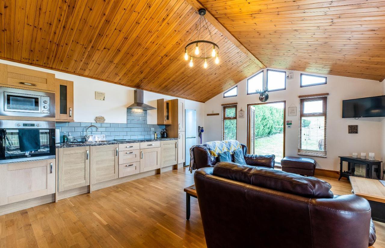Fairview Farm Holiday Accommodation 14 Luxury Lodges, Cabins, Dog Friendly, Suitable For Couples, Families And Groups, Wedding Guests , Corporate Events, Sleeps 2-65 Guests In Ravenshead, Nottingham Near Sherwood Forest, Set In 88 Acres エクステリア 写真