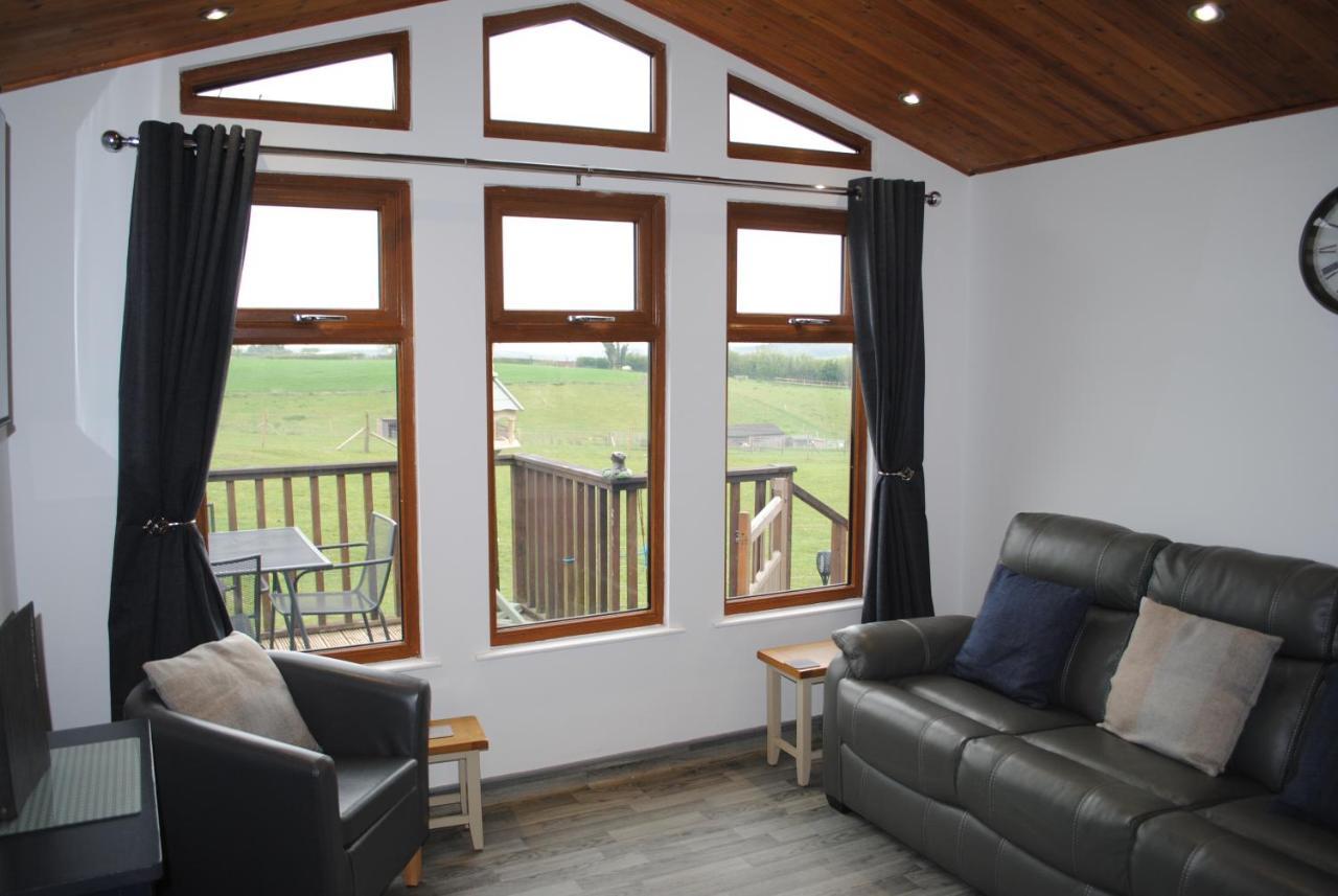 Fairview Farm Holiday Accommodation 14 Luxury Lodges, Cabins, Dog Friendly, Suitable For Couples, Families And Groups, Wedding Guests , Corporate Events, Sleeps 2-65 Guests In Ravenshead, Nottingham Near Sherwood Forest, Set In 88 Acres エクステリア 写真
