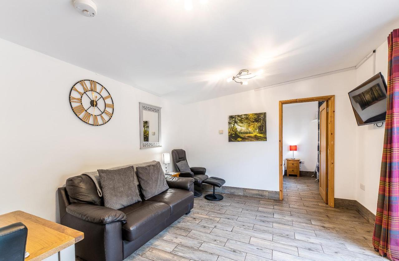 Fairview Farm Holiday Accommodation 14 Luxury Lodges, Cabins, Dog Friendly, Suitable For Couples, Families And Groups, Wedding Guests , Corporate Events, Sleeps 2-65 Guests In Ravenshead, Nottingham Near Sherwood Forest, Set In 88 Acres エクステリア 写真
