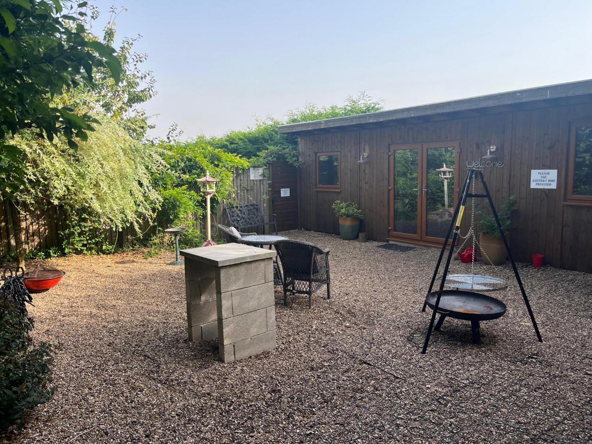 Fairview Farm Holiday Accommodation 14 Luxury Lodges, Cabins, Dog Friendly, Suitable For Couples, Families And Groups, Wedding Guests , Corporate Events, Sleeps 2-65 Guests In Ravenshead, Nottingham Near Sherwood Forest, Set In 88 Acres エクステリア 写真