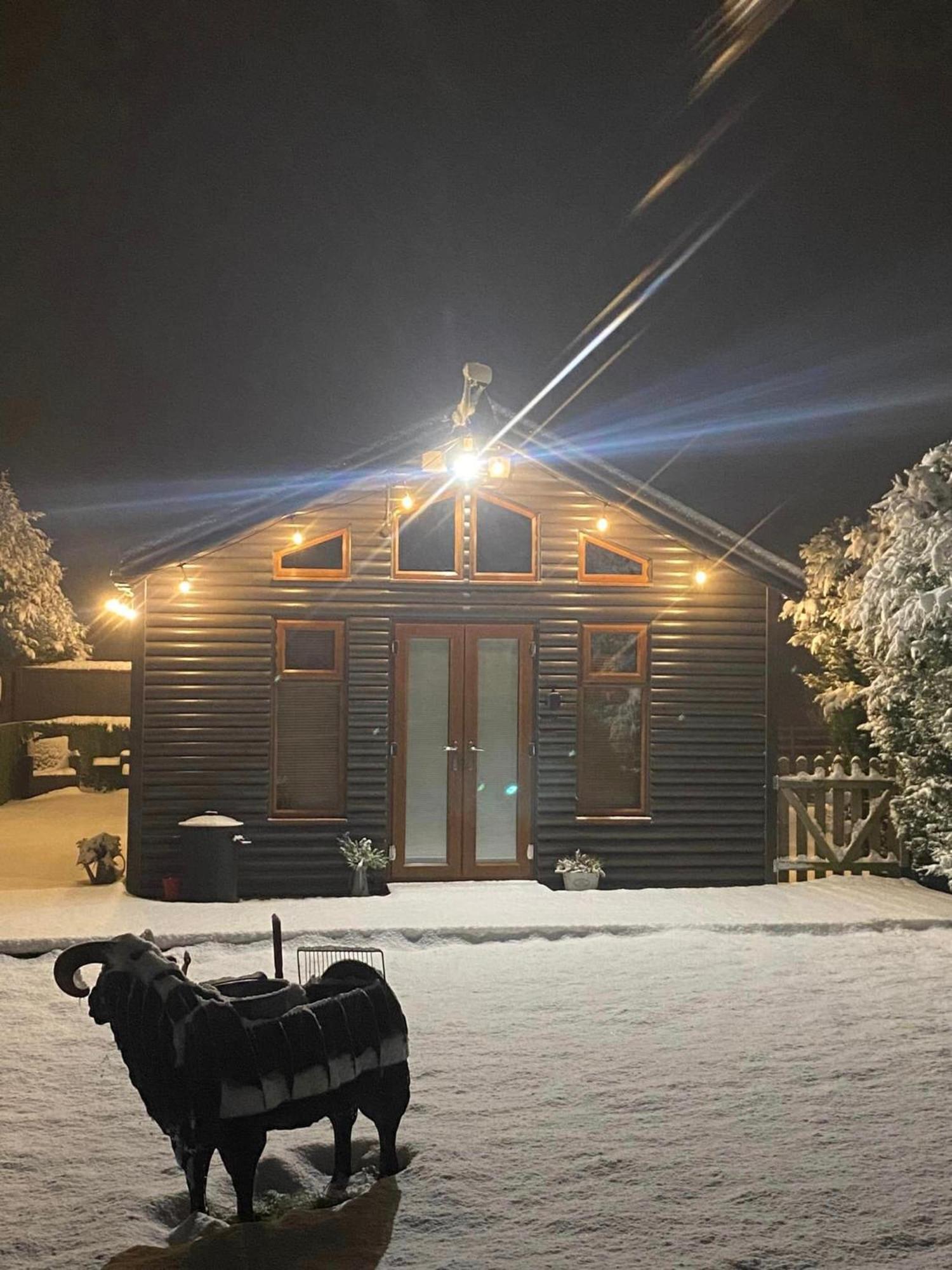 Fairview Farm Holiday Accommodation 14 Luxury Lodges, Cabins, Dog Friendly, Suitable For Couples, Families And Groups, Wedding Guests , Corporate Events, Sleeps 2-65 Guests In Ravenshead, Nottingham Near Sherwood Forest, Set In 88 Acres エクステリア 写真