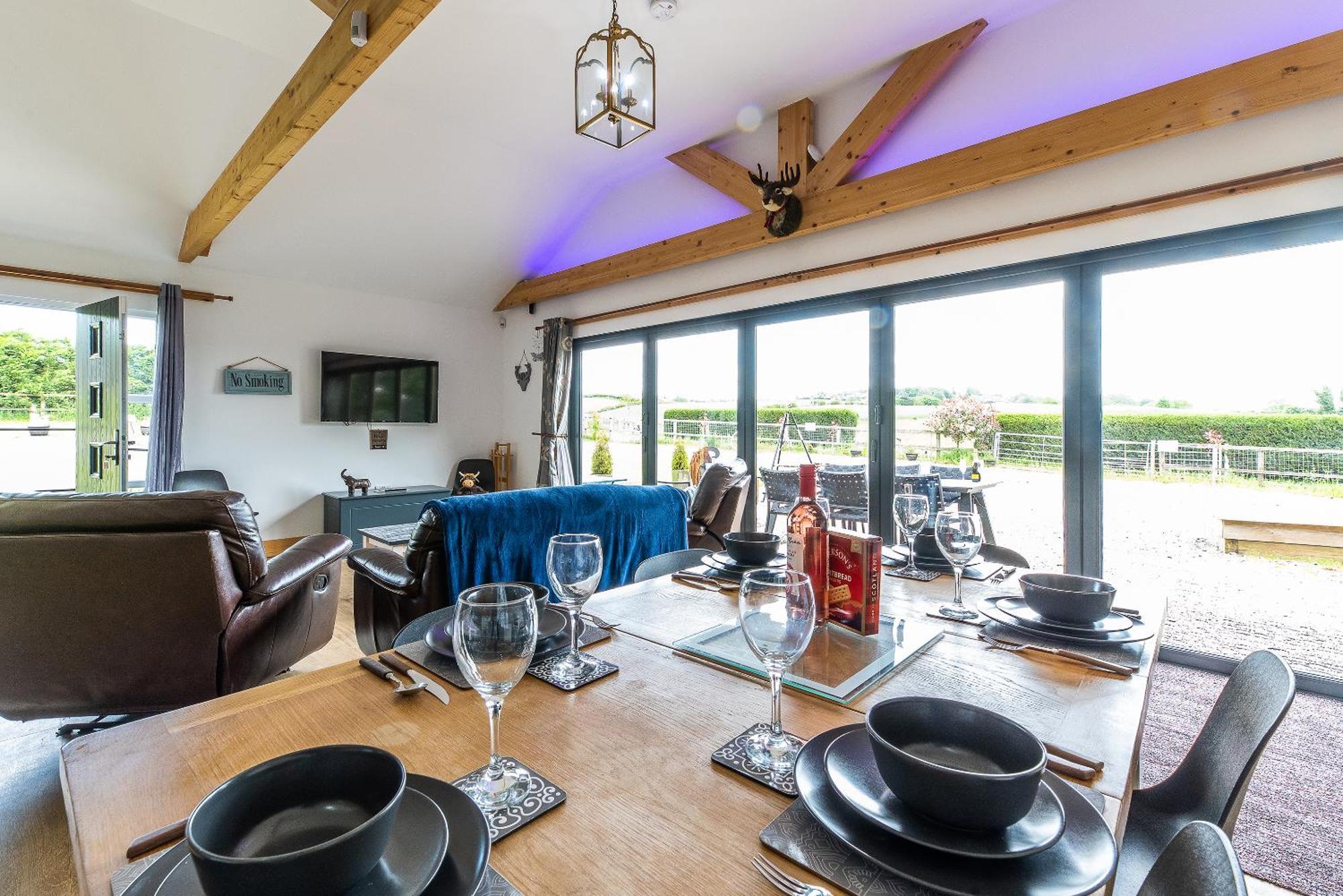 Fairview Farm Holiday Accommodation 14 Luxury Lodges, Cabins, Dog Friendly, Suitable For Couples, Families And Groups, Wedding Guests , Corporate Events, Sleeps 2-65 Guests In Ravenshead, Nottingham Near Sherwood Forest, Set In 88 Acres エクステリア 写真