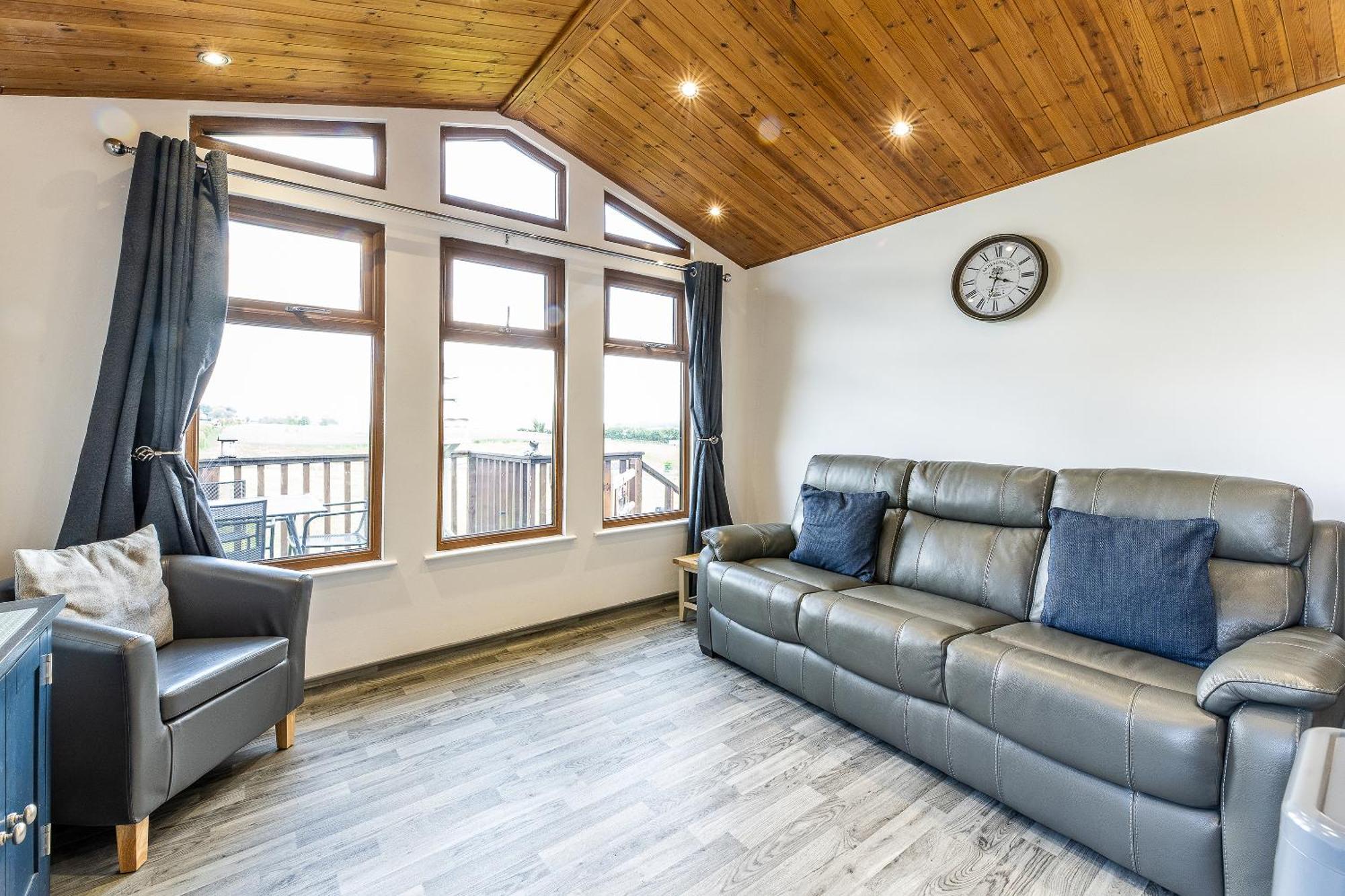 Fairview Farm Holiday Accommodation 14 Luxury Lodges, Cabins, Dog Friendly, Suitable For Couples, Families And Groups, Wedding Guests , Corporate Events, Sleeps 2-65 Guests In Ravenshead, Nottingham Near Sherwood Forest, Set In 88 Acres エクステリア 写真